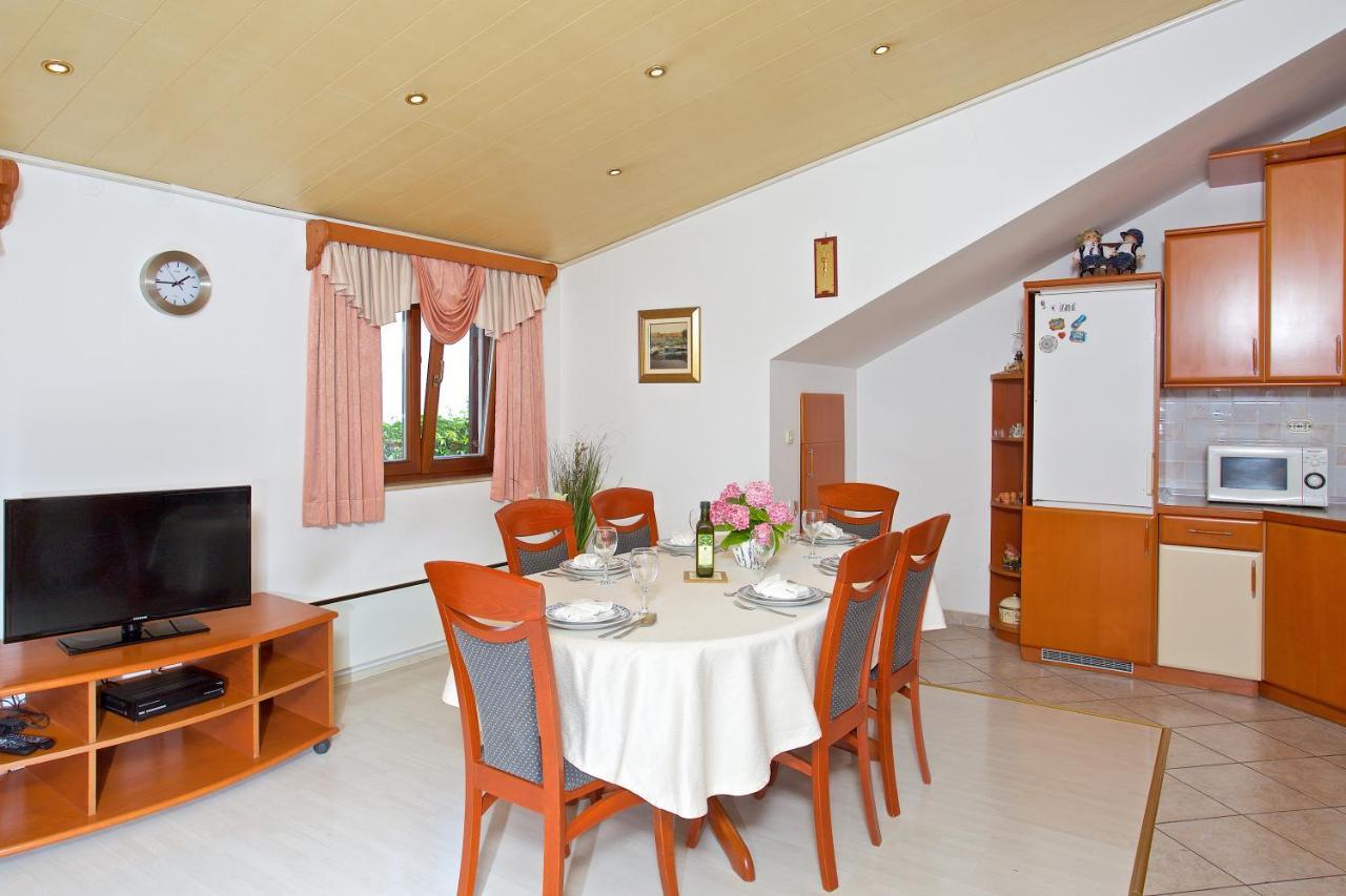 Apartments Vinka Jelsa  Exterior photo